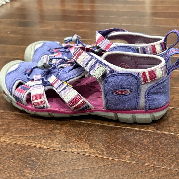 KEEN Newport H2 CNX Girls Size 5 Water Sandals Purple Closed Toe Outdoor Shoes - Picture 7 of 11